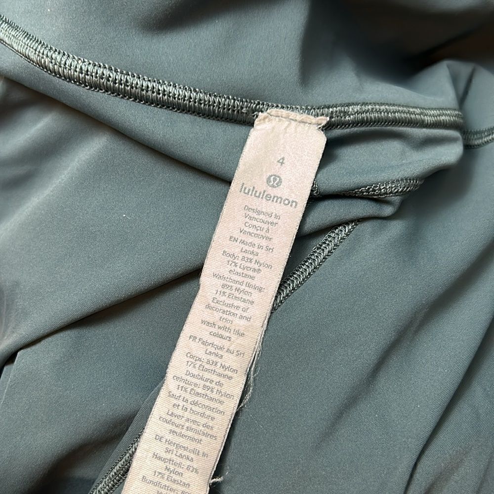 Lululemon Fast And Free reflective size 4 cropped Capri - Picture 4 of 8
